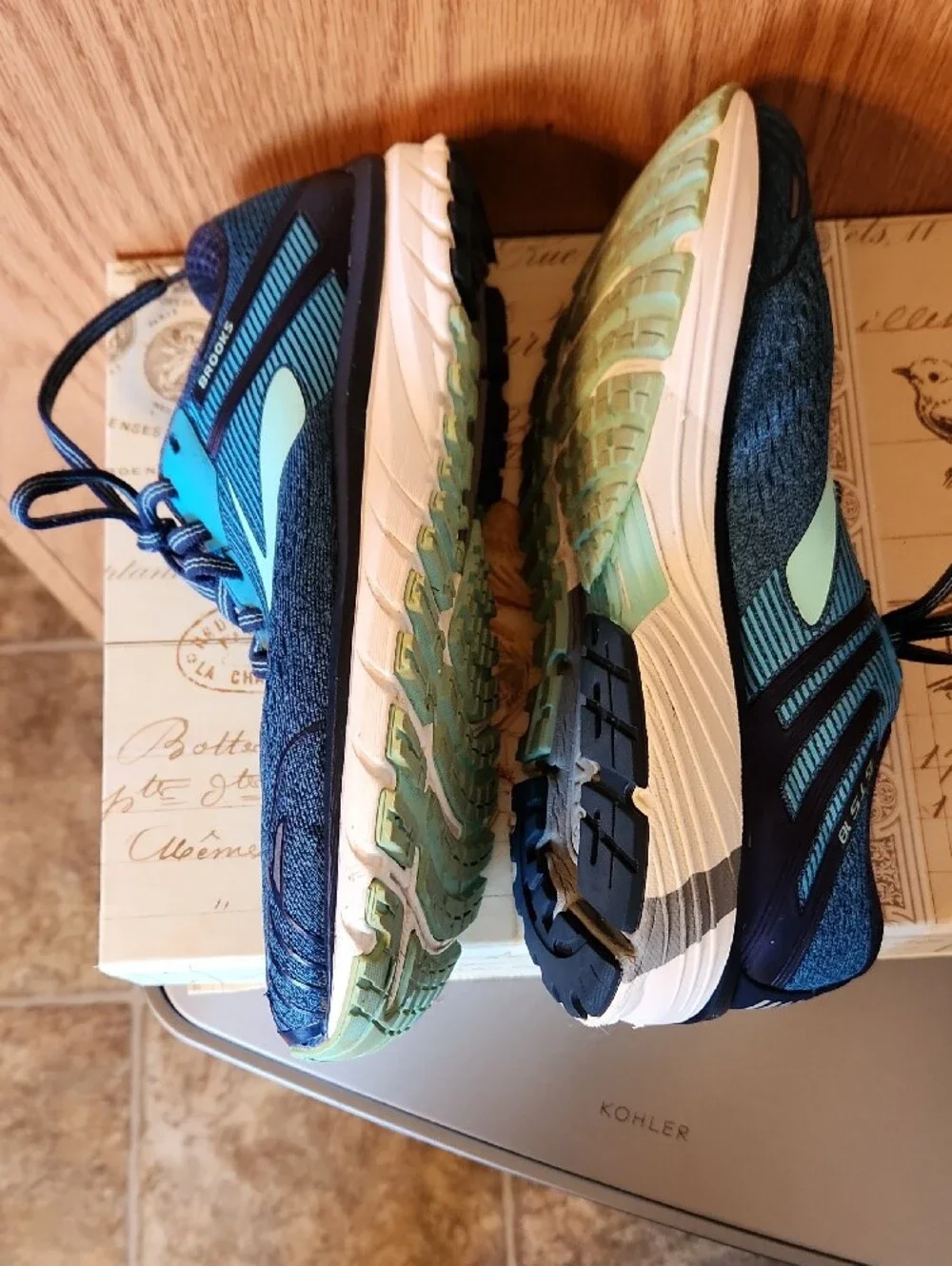 Brooks Adrenaline GTS 18 Pull Blue and Teal Running Shoe